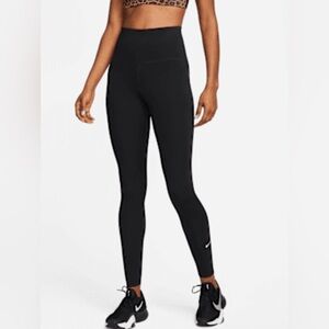 Nike One
Women's High-Rise Leggings
Black/White
Size XS (0–2)
Style DM7278-010